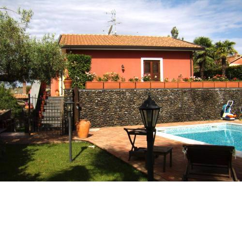 Villa Papavero Rosso - villa ai piedi dell'Etna con piscina privata