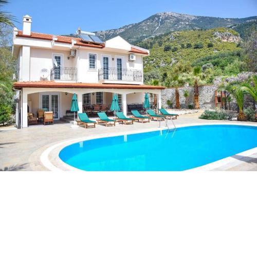 Villa Paradise Found
