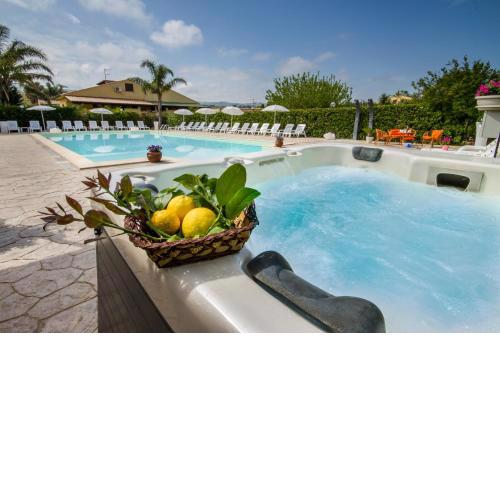 Villa Paradise in recidence a 50 metri dal mare con servizio di piscina a 100 metri PISCINA APERTA