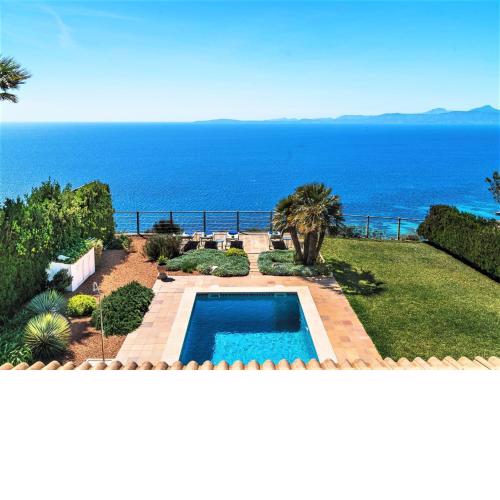 Villa Paraíso Perdido, wifi, piscina, Bbq, aire acondicionado, garaje, increíble atardecer frente al mar
