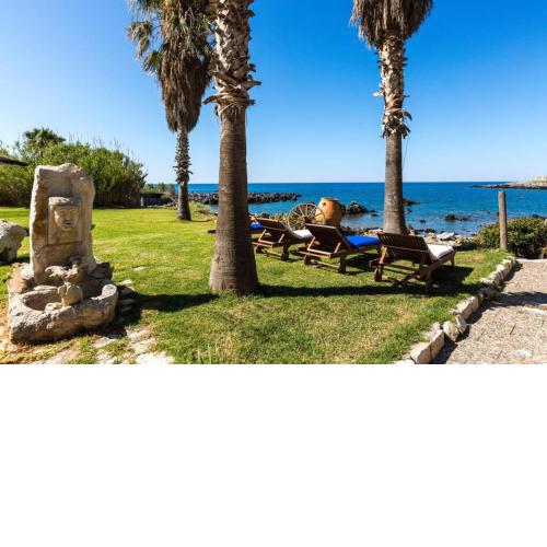 Villa Proto Helidoni - A cozy beachfront Villa