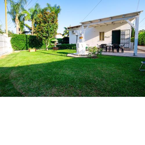 Villa Reby a 100mt dal mare di Gallina