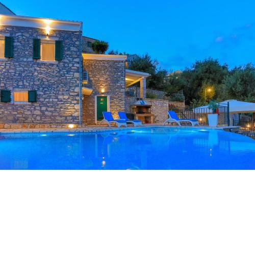 Villa Regina: Above Agni, superb views and pool