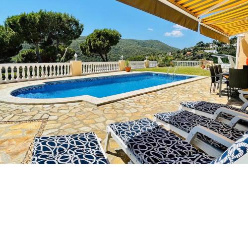Villa reina by costabravaway