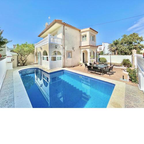 Villa Requesens 63 Empuriabrava - Barneda Premium Villas