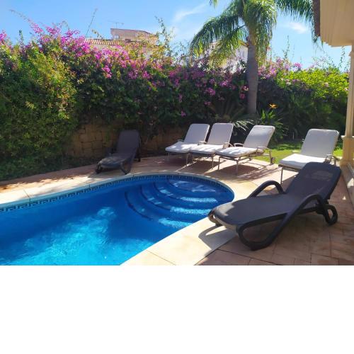 VILLA RIVIERA CON PISCINA PRIVADA JUNTO AL CAMPO DE GOLF