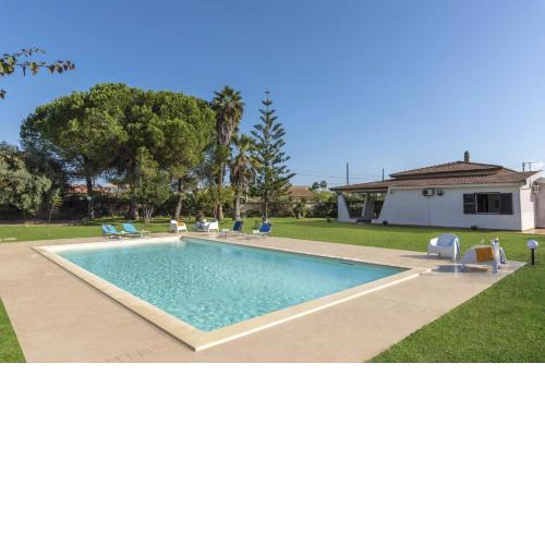 Villa Rosanna by Villa Plus