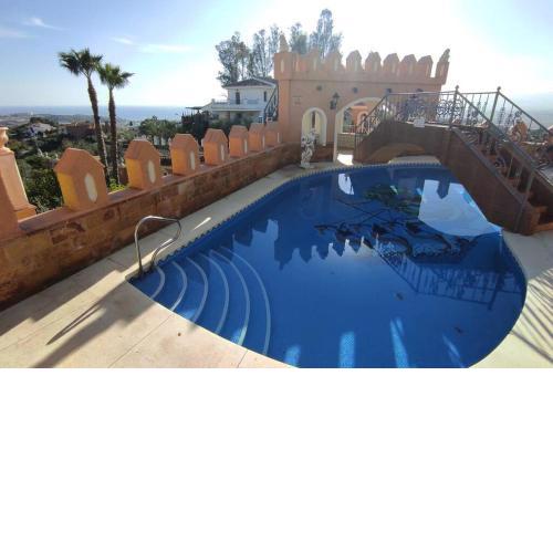 Villa rural en Málaga con piscina y vistas al mar