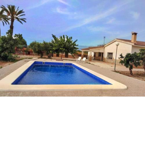 Villa rústica privada con gran chalet y piscina