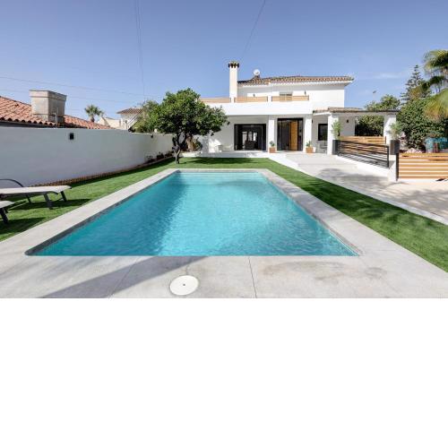 Villa Sagitario 5 Bedroom Villa with Bar and Pool Marbella