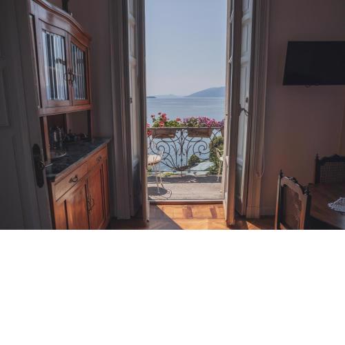 Villa Selva Luxury Lakeview Apartment