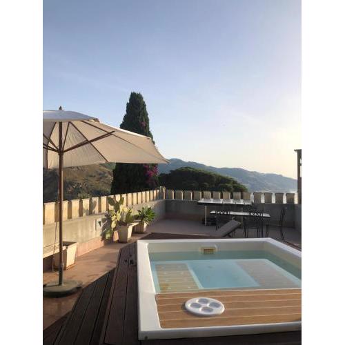 Villa Serenella - beautiful villa with jacuzzi in Taormina