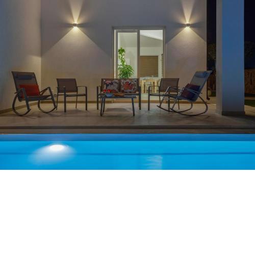 Villa Shamsi - pool and beach at 70mt