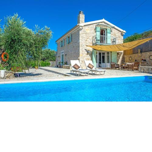 Villa Siorra by MediterraneanVillas