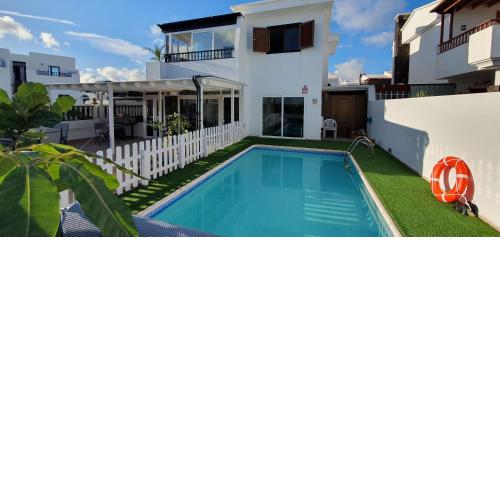 Villa Siroi, Puerto Del Carmen, heated pool, 10mn from the sea