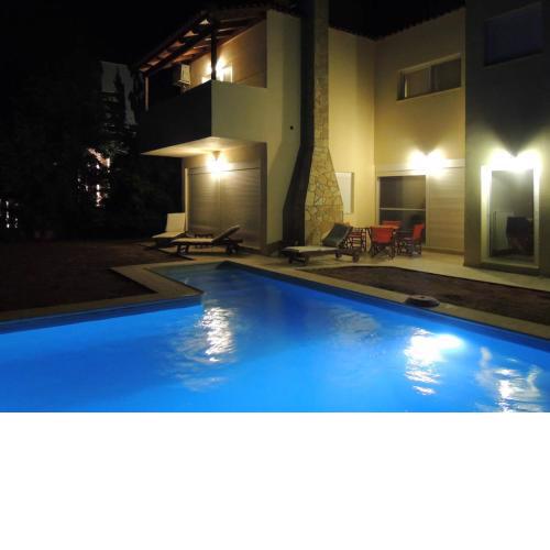 VILLA SISSY CAREFREE VACATIONSΘΕ