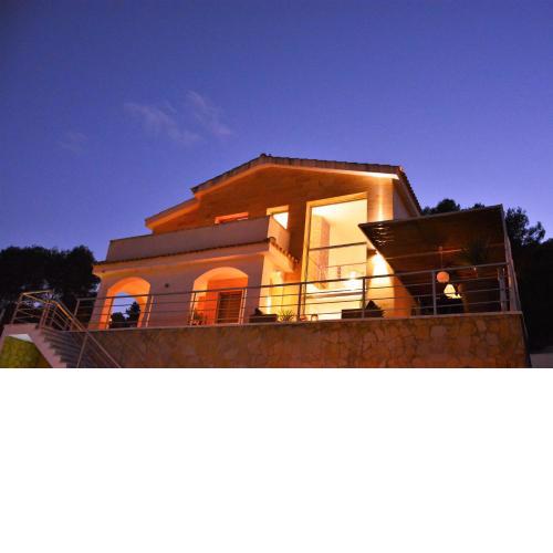 Villa Sitges Arhat 10 minutes drive from Sitges Amaizing view on Garraf Park AC Calm Area Desigh & Comodity
