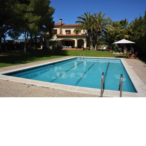 Villa Sitges Colibri a 12 min Sitges Renewed 2019 Amaizing Garden 2000 m2 Pool XXL Tenis Pist private 20 minutes walk nice beaches