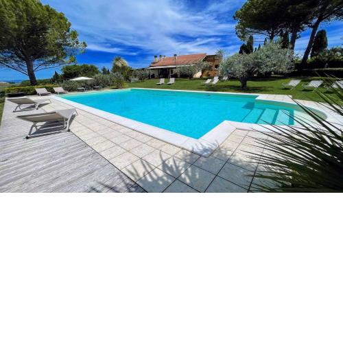 Villa Sole Vino, Fabulous Pool, fantastic area, sleeps up to 15persons