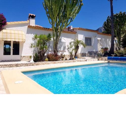Villa Soleil with swimming pool & garden in Denia