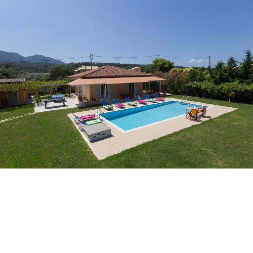 Villa Stafili by Villa Plus
