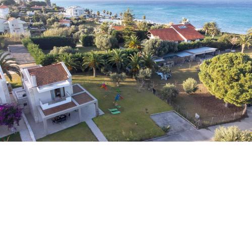 Villa Stellata - 2min walk Mamalouka, Blue Carpet, 50m to Beach