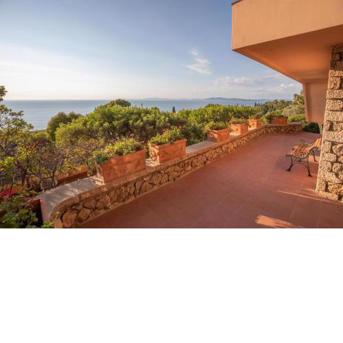 Villa Sveva, a picco sul mare.