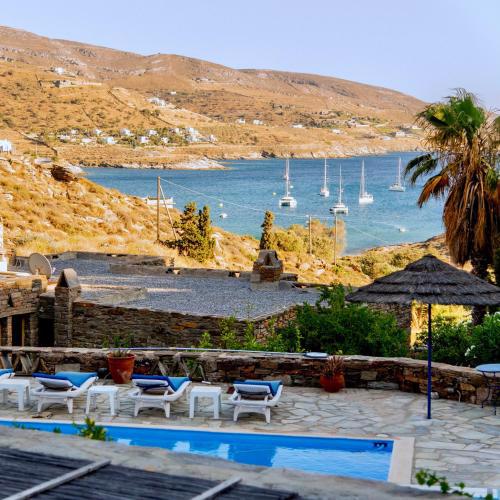 Villa Tereza, 2' walk from Koundouros beach and gorgeous pool!