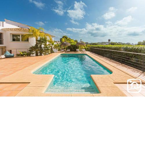 Villa Thalassa by Abahana Villas