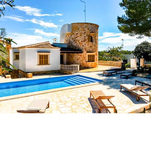 Villa Torre Mar with swimming pool and 100m to the beach