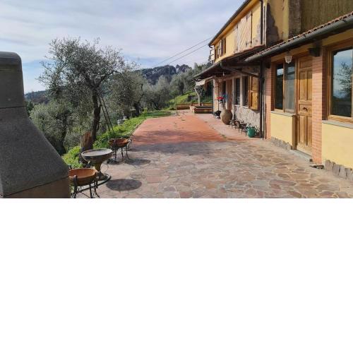 Villa tra le colline con piscina