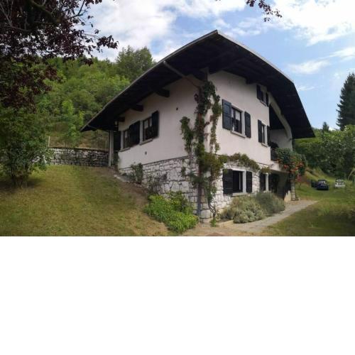 Villa tra montagna e laghi 14 posti