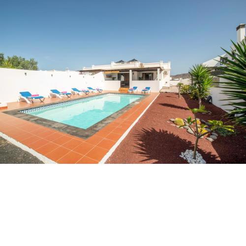 Villa Tropical by Villa Plus