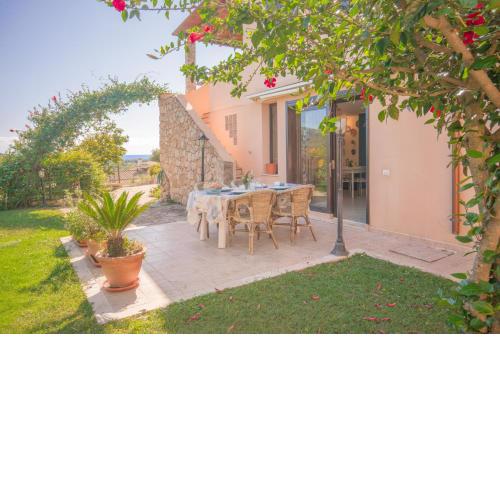 Villa Turchese . Chia . 3 bdr 2 bth . AC