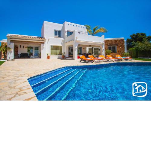 Villa Tuvalu by Abahana Villas