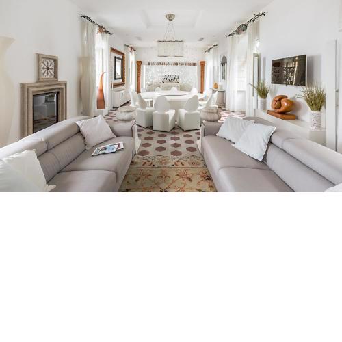 Villa Urbis Taormina, luxury villa in the heart of Taormina with swimming pool & lift