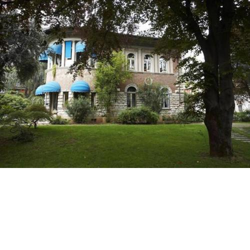 Villa V