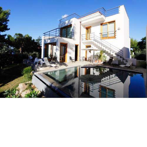 Villa Venere pool and sea