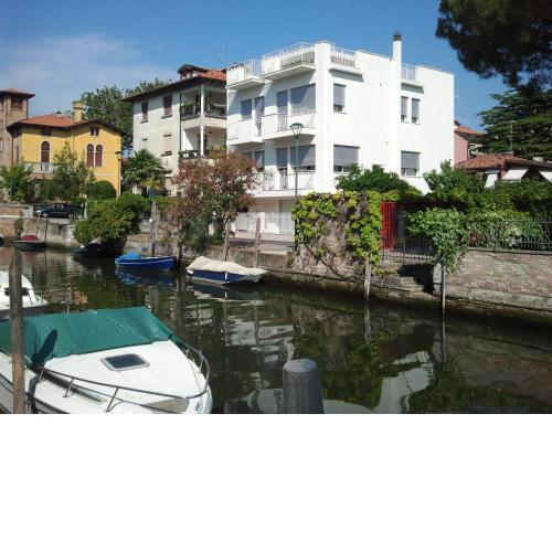 Villa Venice Movie