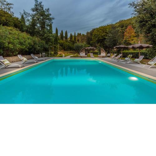 Villa Veranda, a Romantic Farmhouse with Pool
