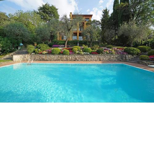Villa Vibe Luce, beautiful period villa with private pool and lake view