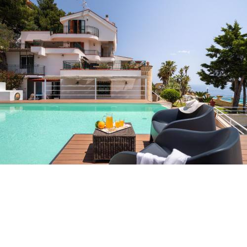 Villa vista mare con piscina privata a Mondello