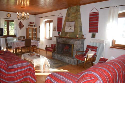 Villa Vytina with Garden and BBQ