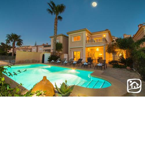 Villa Wagner by Abahana Villas