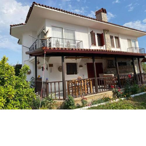 villa with communal large pool and close the sea