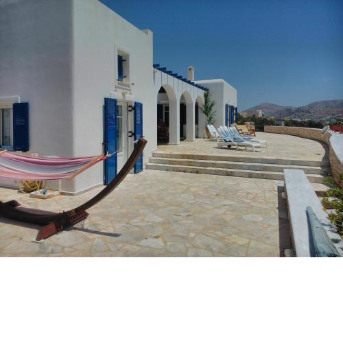Villa with extraordinary view near the sea