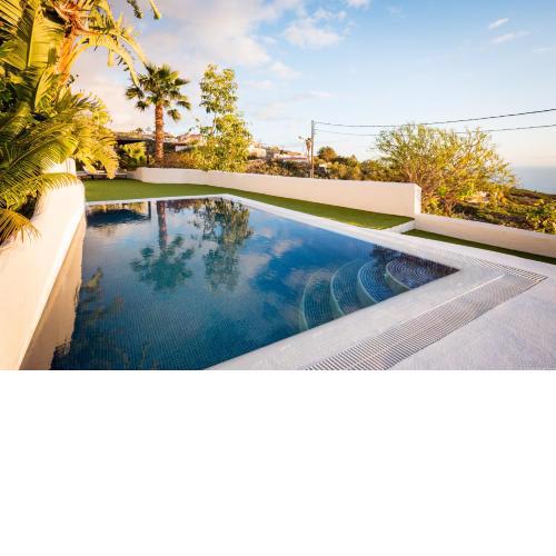 Villa with heated private pool and exotic garden