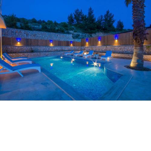 Villa with Indoor Pool and Jacuzzi for 8 People in Kaş, Kalkan - Awz121