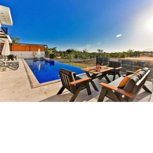 Villa with Jacuzzi Hammam Sauna and Pool in Kas