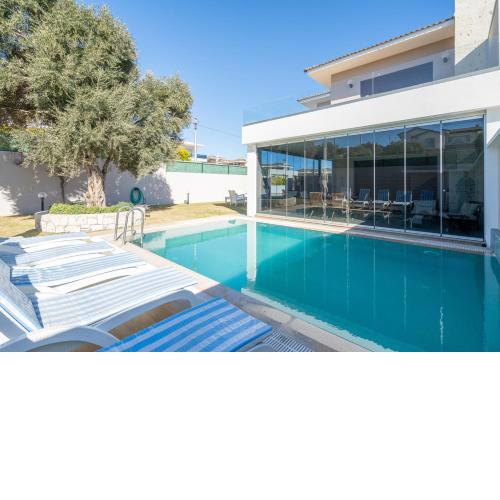 Villa with Large Garden in İzmir, Çeşme - Awz109